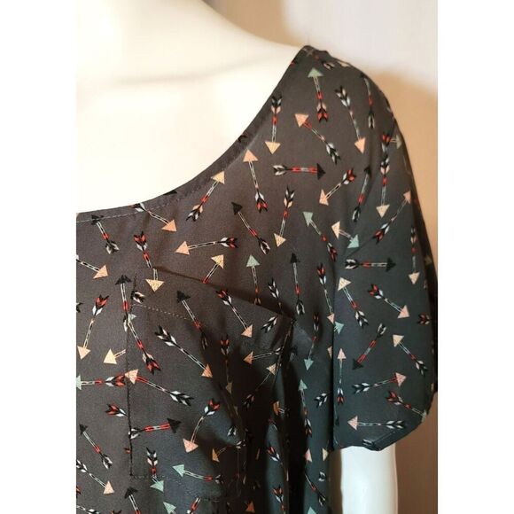 Torrid Arrow Abbey Georgette Button Back Blouse - Size 2 - Picture 6 of 9
